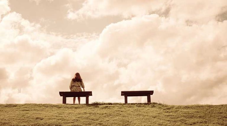 4 reasons why we feel alone and how to overcome it